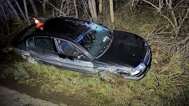 Řidič zkolaboval po nehodě u Prahy, museli ho resuscitovat